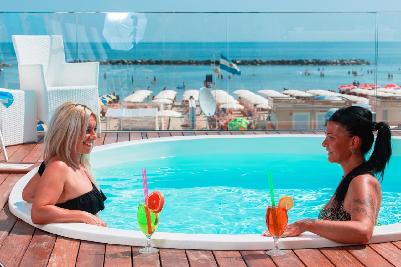 Hotel Nettuno Bellaria-Igea Marina Exterior foto